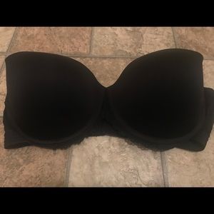 Black lacy strapless bra